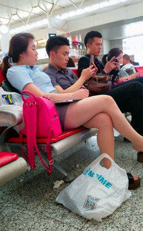 包臀裙街拍肉丝美腿女神