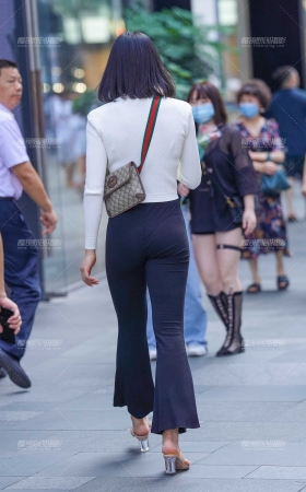 逛街的美女 [20P]