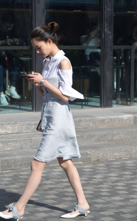 长裙靓丽美女街拍