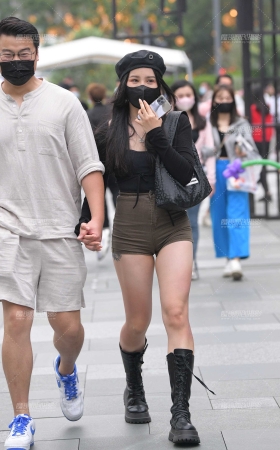 紧致热裤女友 [19P]