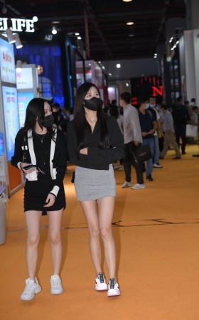 211030-10+90/美腿包臀裙小姐姐
