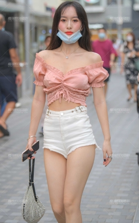 白色热裤小姐姐 [17P]