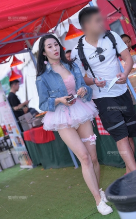 吃东西的大长腿 [15P]
