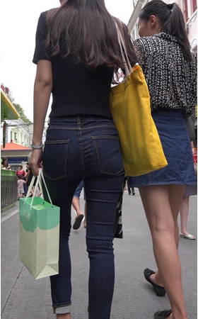 逛街的紧牛小姐姐