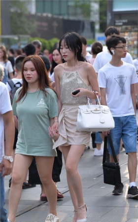 白皙美腿，真空性感美女3A271[534M]