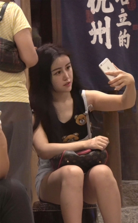 热裤漂亮美女