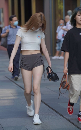 灰色热裤美腿白嫩