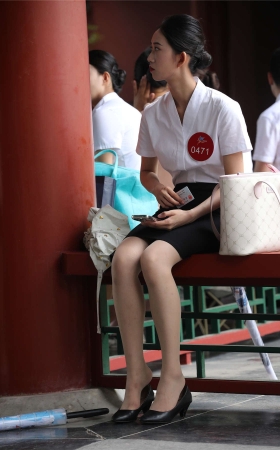 衬衫黑裙