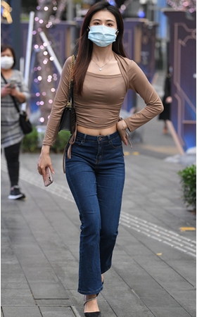 紧身牛仔裤美女(64P)