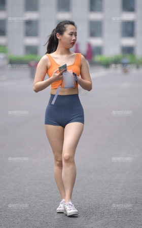 性感蜜桃臀小姐姐 [21P]