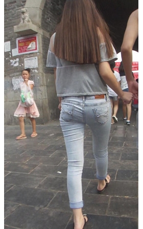 牛仔裤小妹