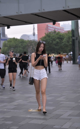 时尚热裤小少妇 [18P]