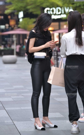 紧致皮裤小姐姐~ [21P]