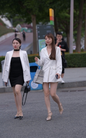 俩闺蜜，来看SHOW~