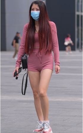 粉衣长发小姐姐(67P)