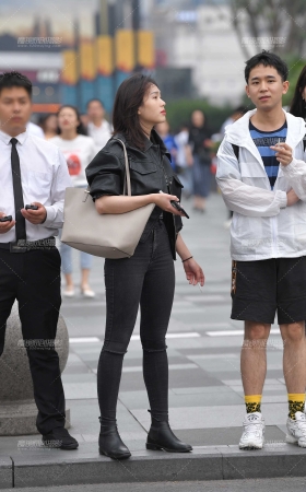 黑色紧牛女友 [15P]