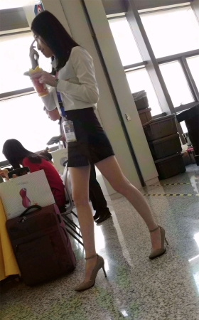 小姐姐的白皙性感大腿