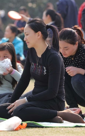 No664 不多见的棕色丝袜，衬托出少妇的优雅