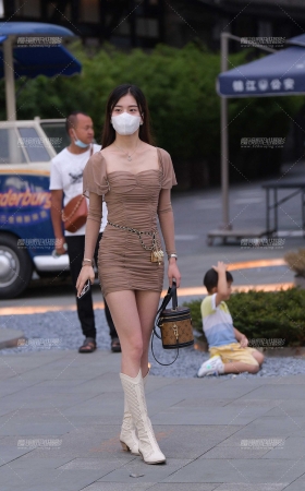 黄昏后的包臀裙美女 [15P]