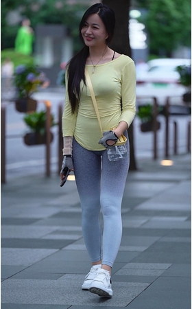 紧身瑜伽裤美女