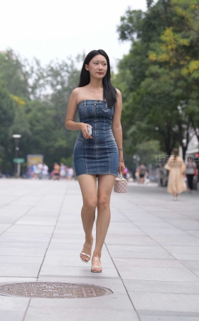 [一始专区] 牛仔裙美女 【图片➕视频】<font color=red> [10P]</font>