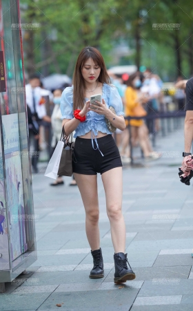 热裤美女 [24P]