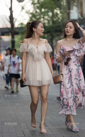 连衣裙高跟美女 [11P]