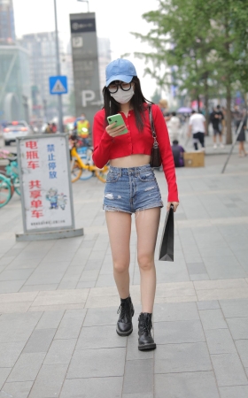 热裤女孩