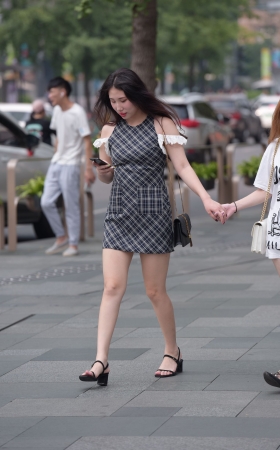 连衣裙美女