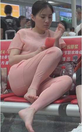 粉衣妹子