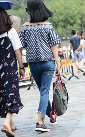 紧牛，露肩衫 [14P]