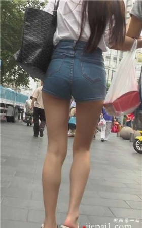 街拍牛仔热裤长发美腿妹纸 [544 MB]