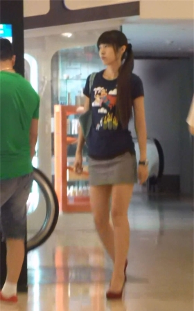 清纯美女的性感红高跟