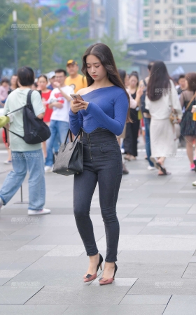 这文质彬彬de紧牛高跟美眉 [15P]