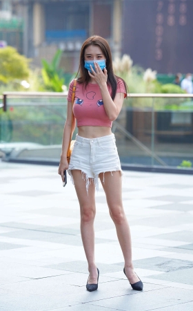 粉白搭配少女