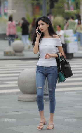 清秀紧牛美眉 [20P]