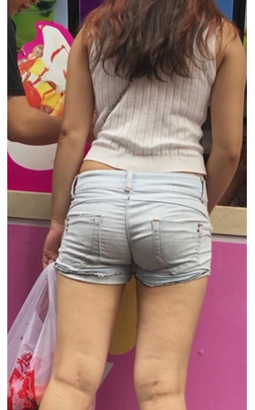 热裤浅牛美妇