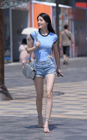 [一只麋鹿专区] 蓝色牛仔热裤美女 【图片➕视频】<font color=red> [10P]</font>
