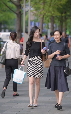 气质短裙美女