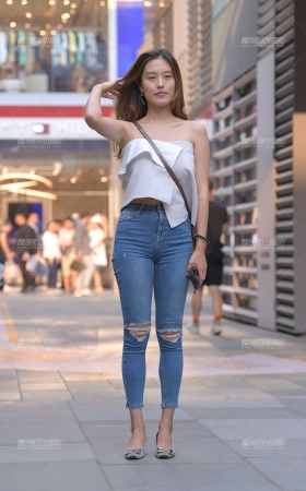 紧致牛仔小姐姐 [14P]