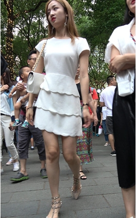 白裙连衣妹子