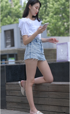 （视频）做美甲的美女