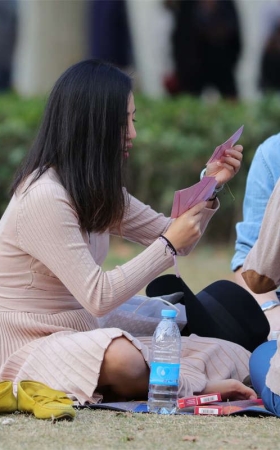 No624 遇到高冷型女子，看看她脚长啥样的念头就尤为强烈