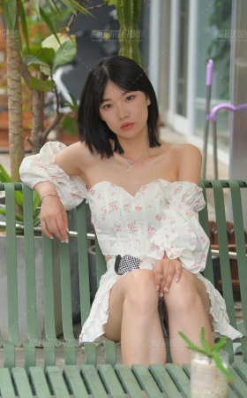白裙女孩 [41P]