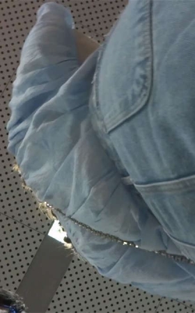 牛仔裙小姑娘