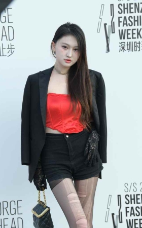 撕乱的黑丝 [105P-2.20GB] 