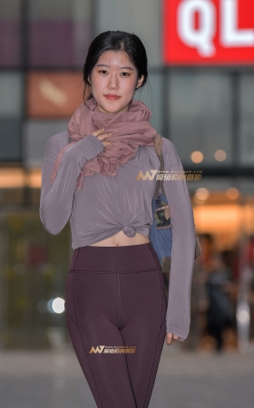 傍晚搭讪性感紧身瑜伽裤美女 [17P]