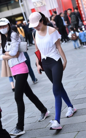 一直低着头 [19P]