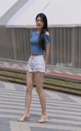 [一始专区] 白色热裤美女<font color=red> [10P]</font>