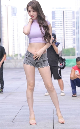 牛仔热裤美女 [24P]